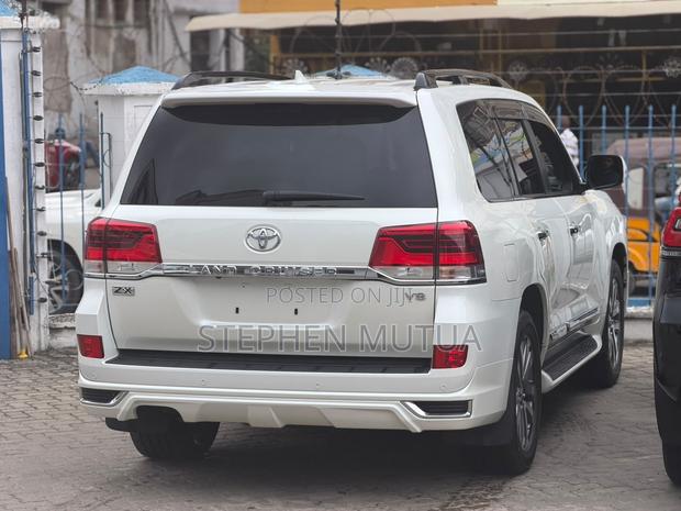 Toyota Land Cruiser 4.6 V8 ZX 2020 White