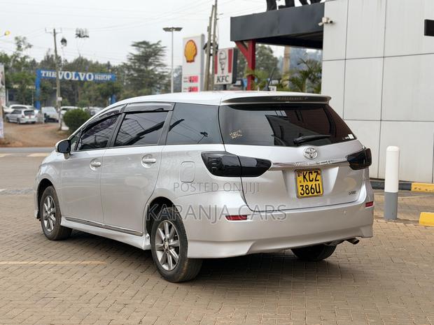 Toyota Wish 2013 Silver