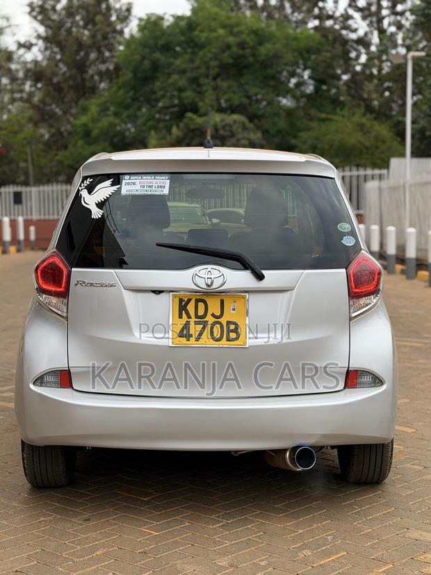 Toyota Ractis 1.5 FWD 2015 Silver
