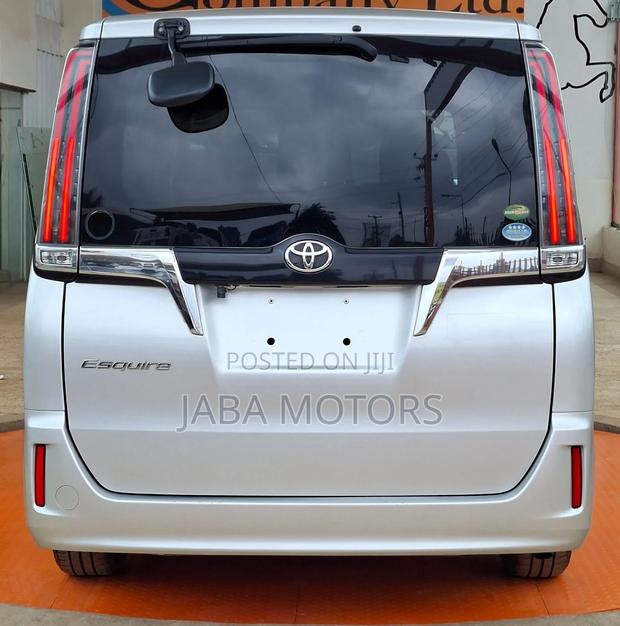 Toyota Esquire 2019 Silver