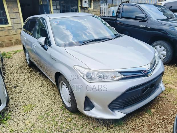 Toyota Corolla Fielder 1.5 Hybrid FWD 2018 Silver