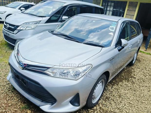 Toyota Corolla Fielder 1.5 Hybrid FWD 2018 Silver