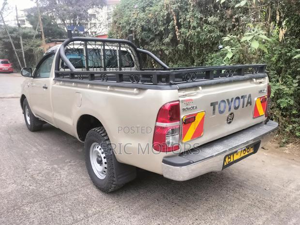 Toyota Hilux 2014 Gold