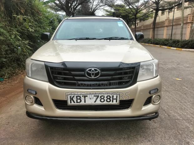 Toyota Hilux 2014 Gold