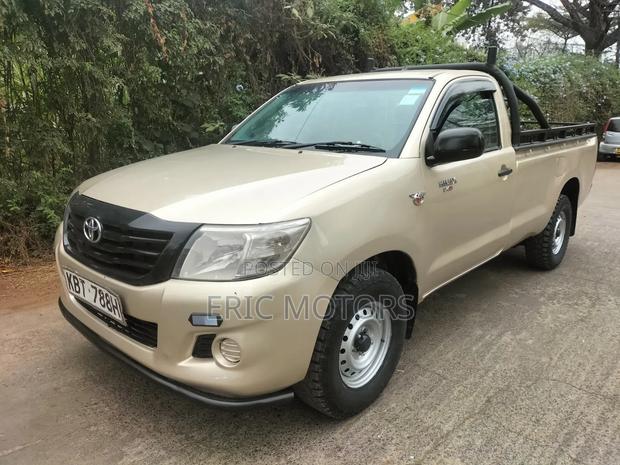 Toyota Hilux 2014 Gold