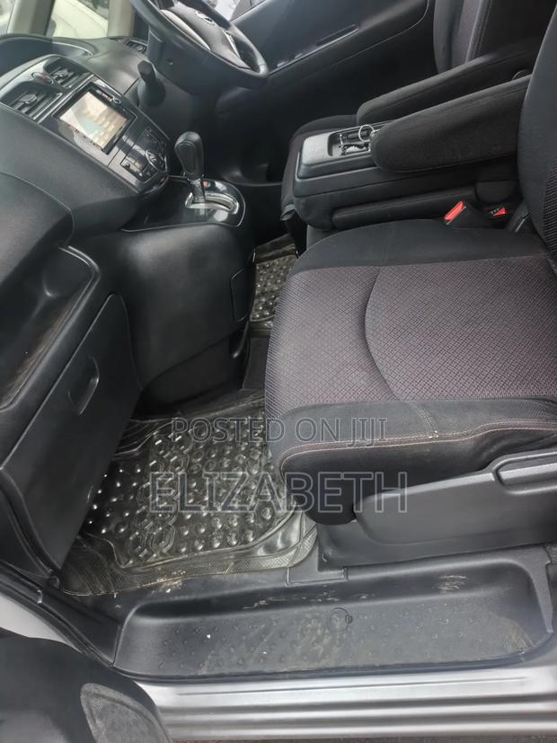 Nissan Serena 2013 Silver
