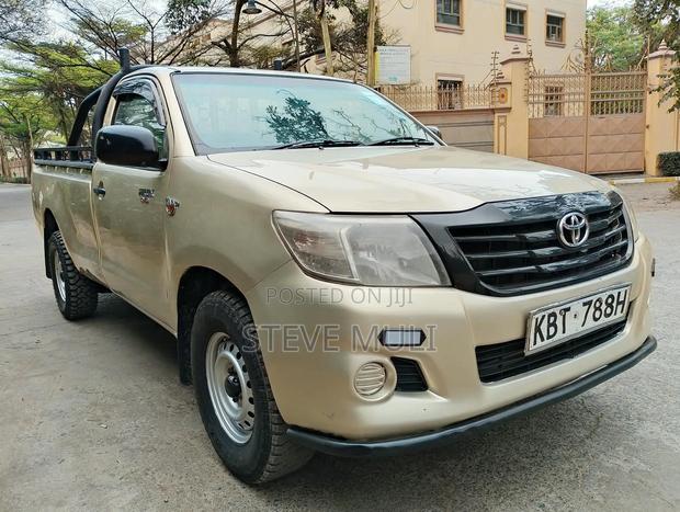 Toyota Hilux 2012 Gold