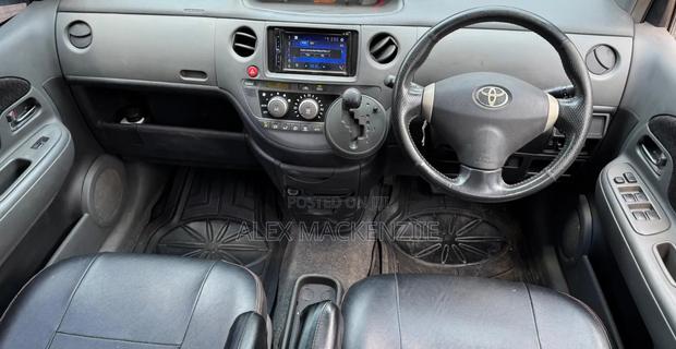 Toyota Sienta 2012 White
