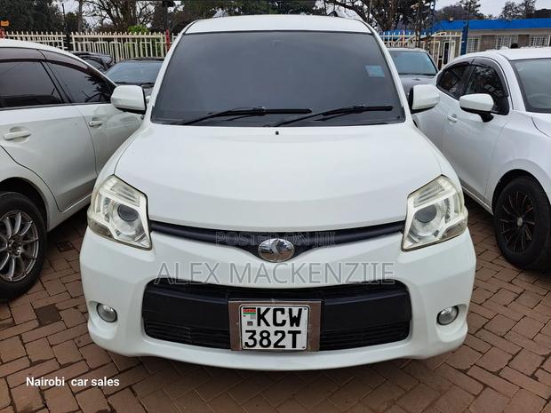 Toyota Sienta 2012 White