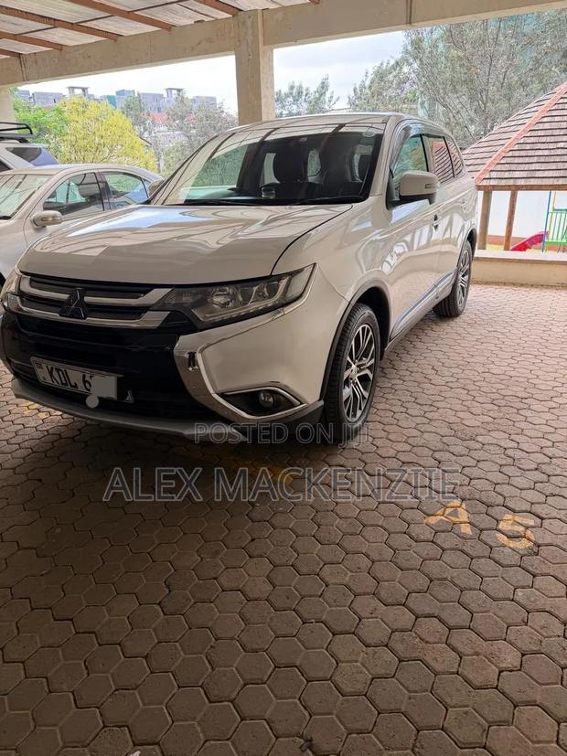 Mitsubishi Outlander 2015 White