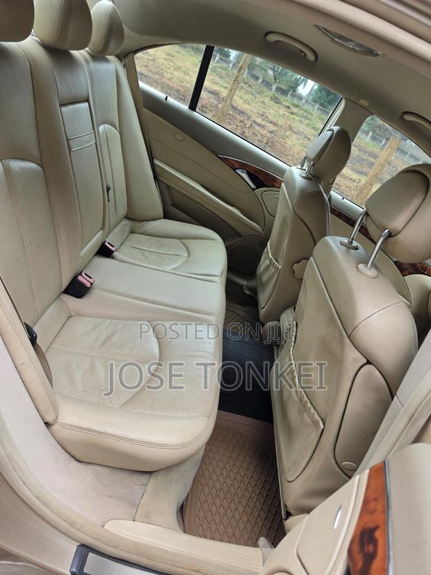 Mercedes-Benz E200 2004 Gold