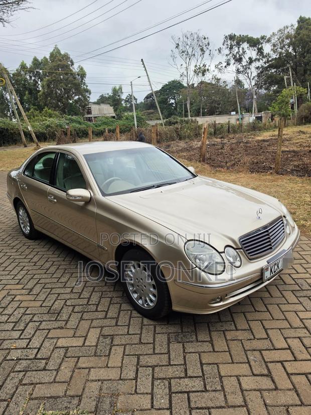 Mercedes-Benz E200 2004 Gold