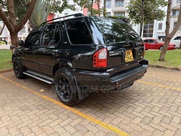 Isuzu Rodeo 3.5 L S 4WD 2004 Black