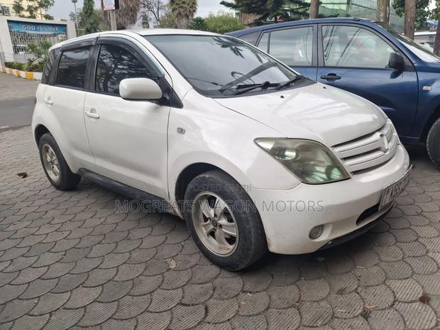 Toyota IST 2005 White