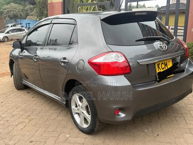 Toyota Auris 2010 Gray