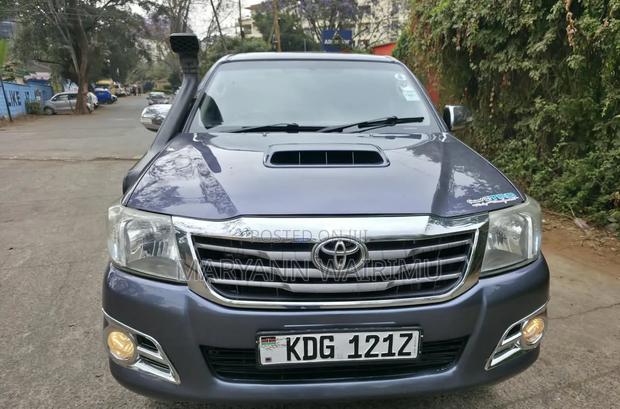 Toyota Hilux 3.0 D-4D 4x4 2014 Gray