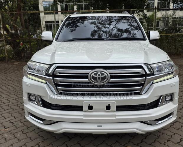Toyota Land Cruiser 4.6 V8 ZX 2017 White
