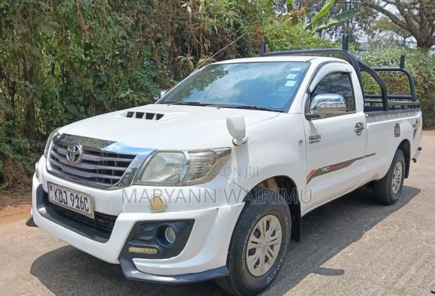 Toyota Hilux 2013 White