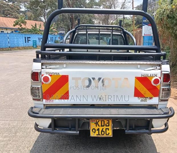 Toyota Hilux 2013 White