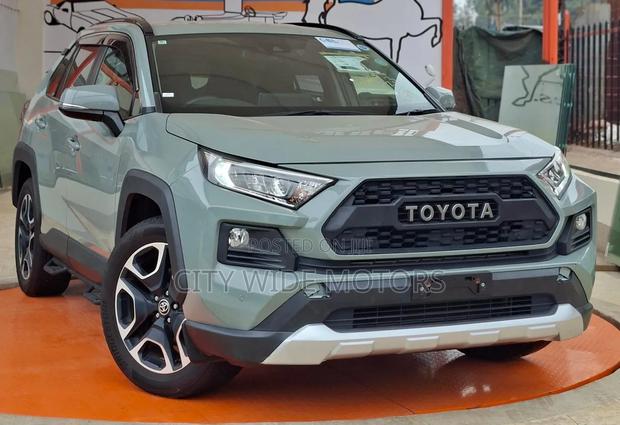 Toyota RAV4 2020 Blue
