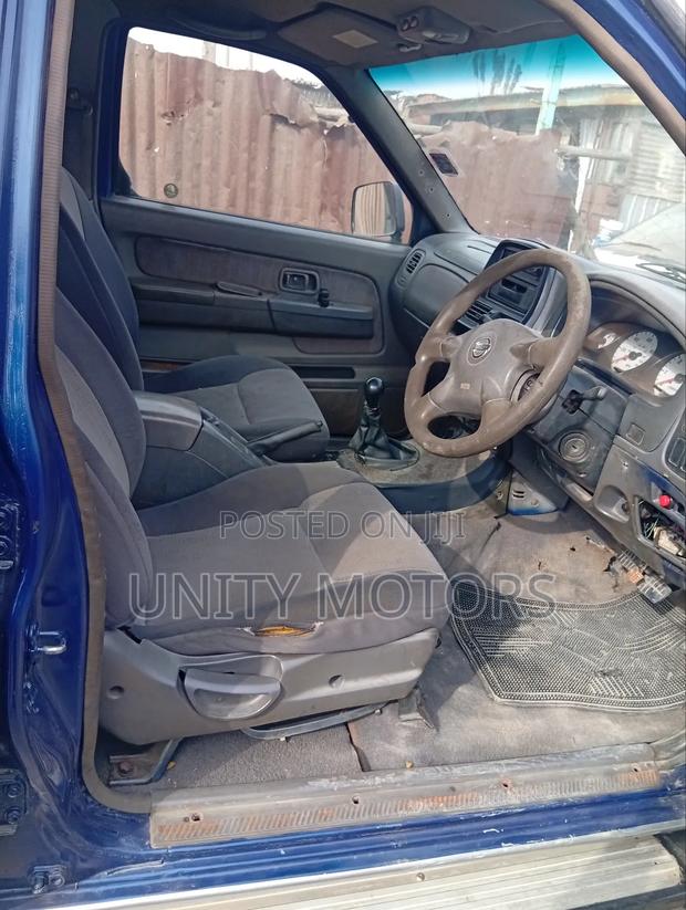 Nissan Hardbody 2004 Blue