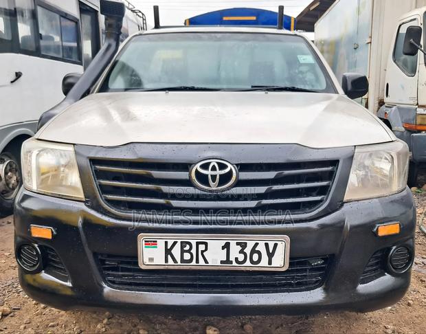 Toyota Hilux 2010 Gray
