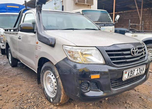 Toyota Hilux 2010 Gray