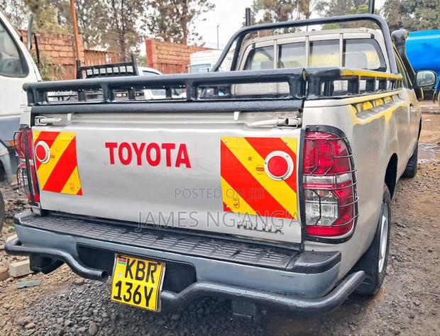 Toyota Hilux 2010 Gray
