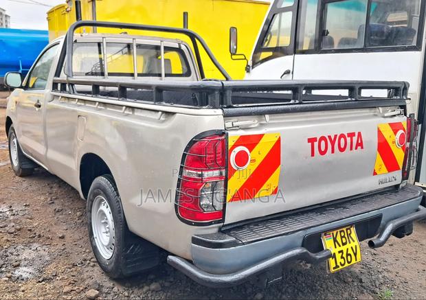 Toyota Hilux 2010 Gray