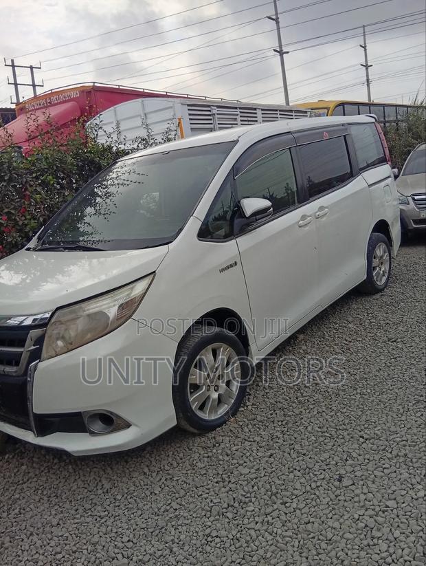 Toyota Vitz 2014 White