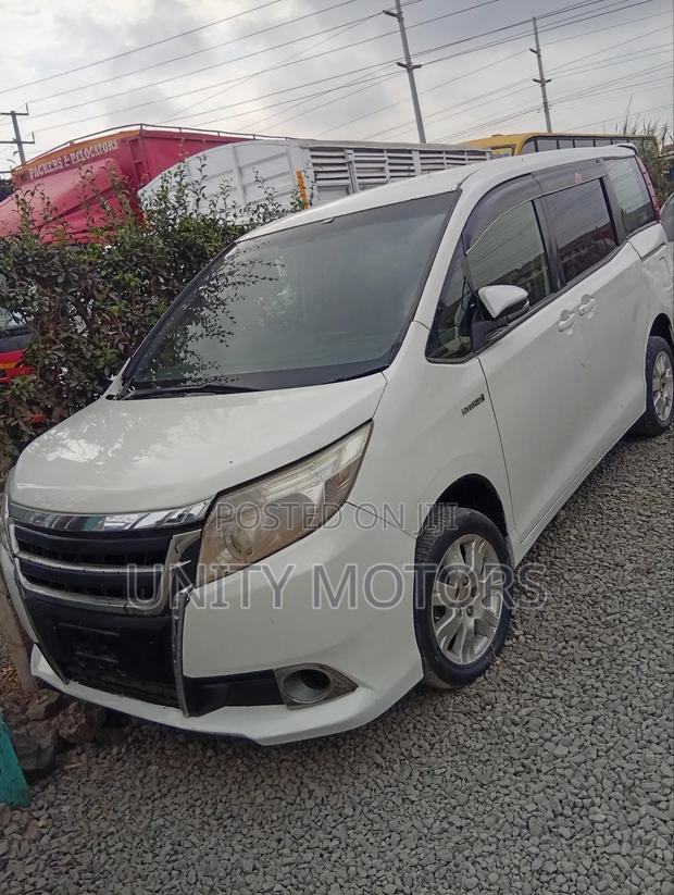 Toyota Vitz 2014 White