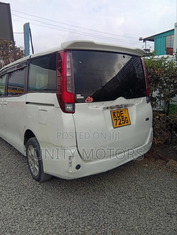Toyota Vitz 2014 White