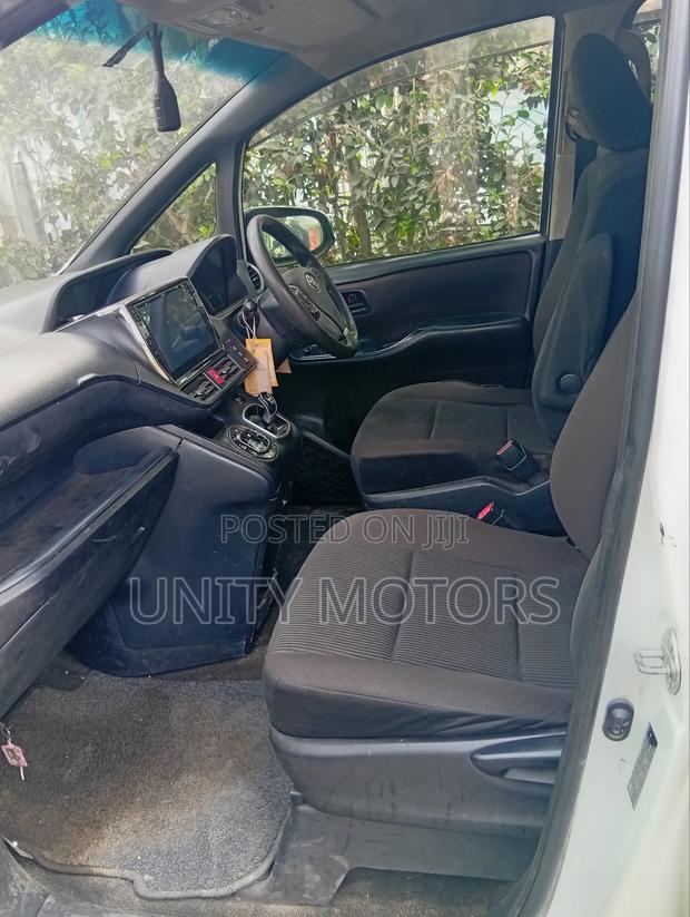 Toyota Vitz 2014 White