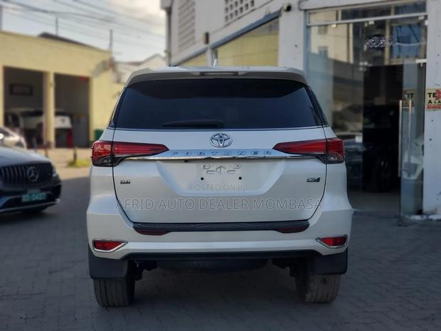 Toyota Fortuner 2.8 D AWD 2019 White