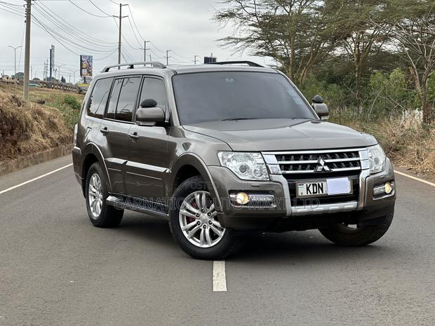 Mitsubishi Pajero V90 3.2 GR Diesel Turbo 2017 Gold