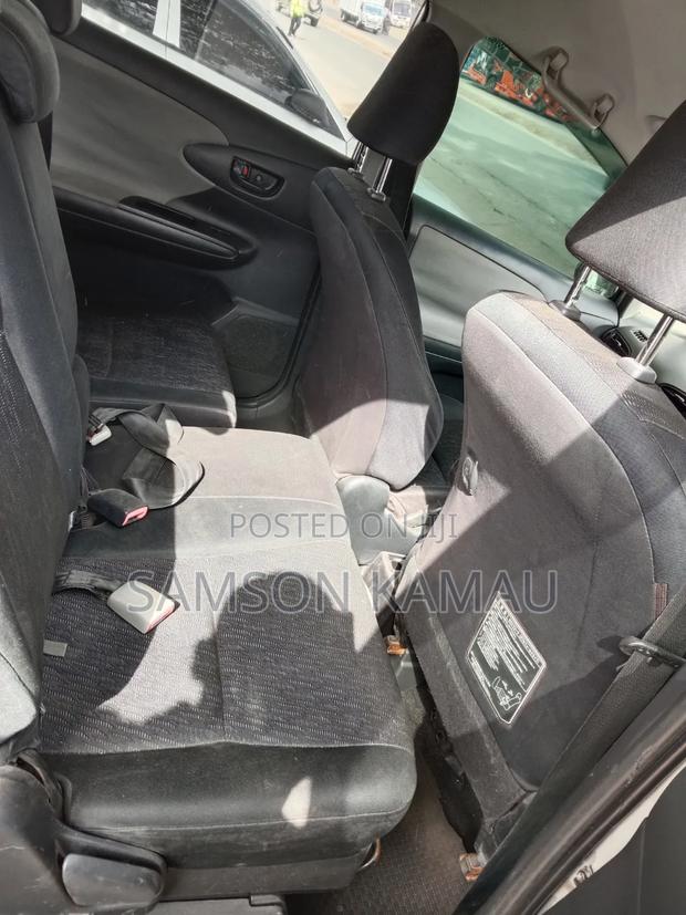Toyota Wish 2010 Silver