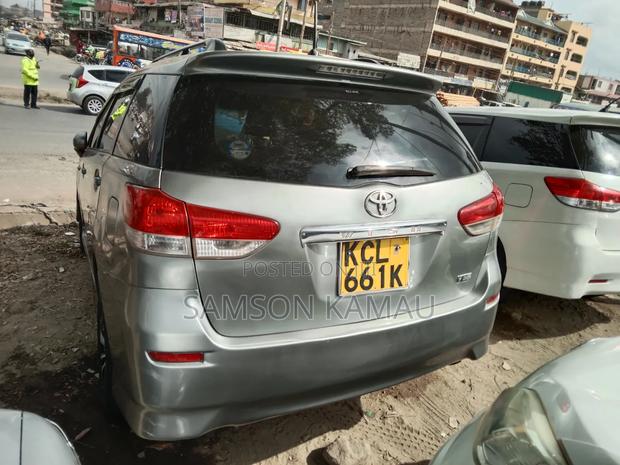 Toyota Wish 2010 Silver