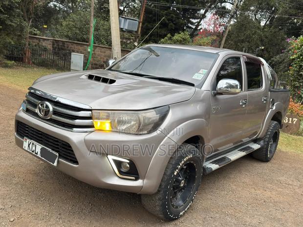 Toyota Hilux 2015 Brown