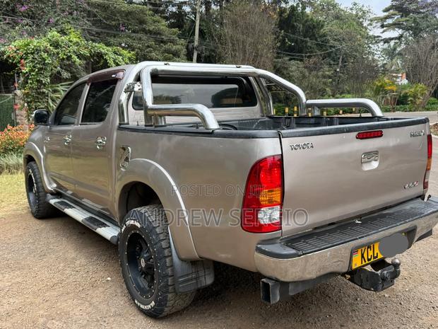 Toyota Hilux 2015 Brown