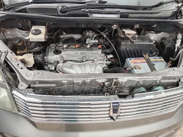 Toyota Voxy 2003 Silver