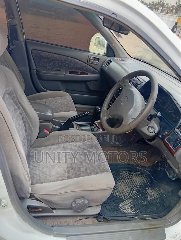 Toyota Carina 2000 White