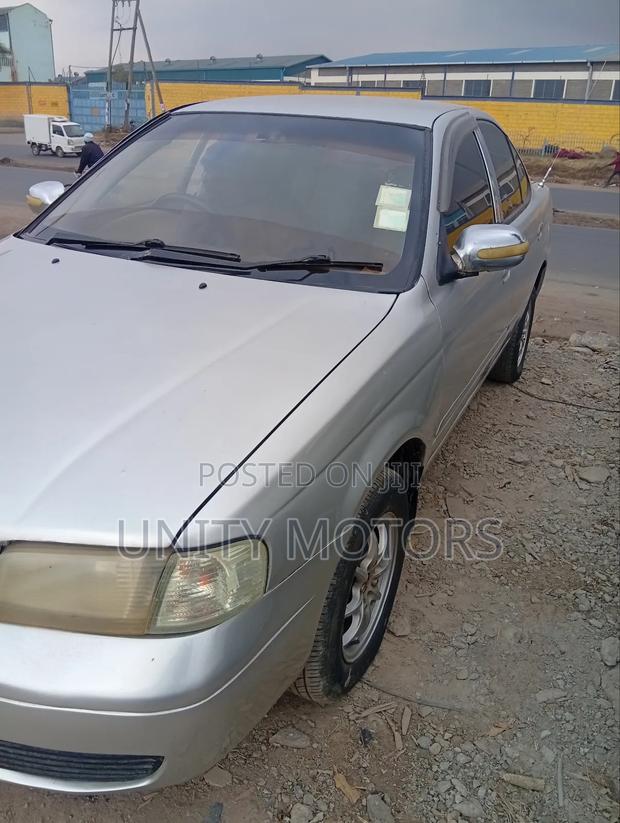 Nissan Sunny 2005 Silver