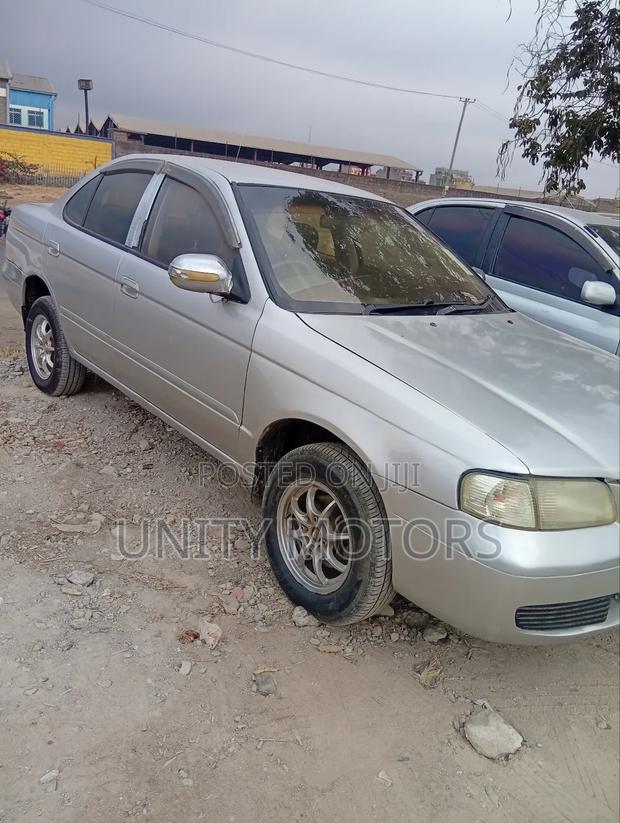 Nissan Sunny 2005 Silver