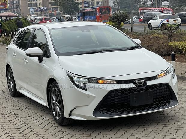 Toyota Corolla Touring 2019 White
