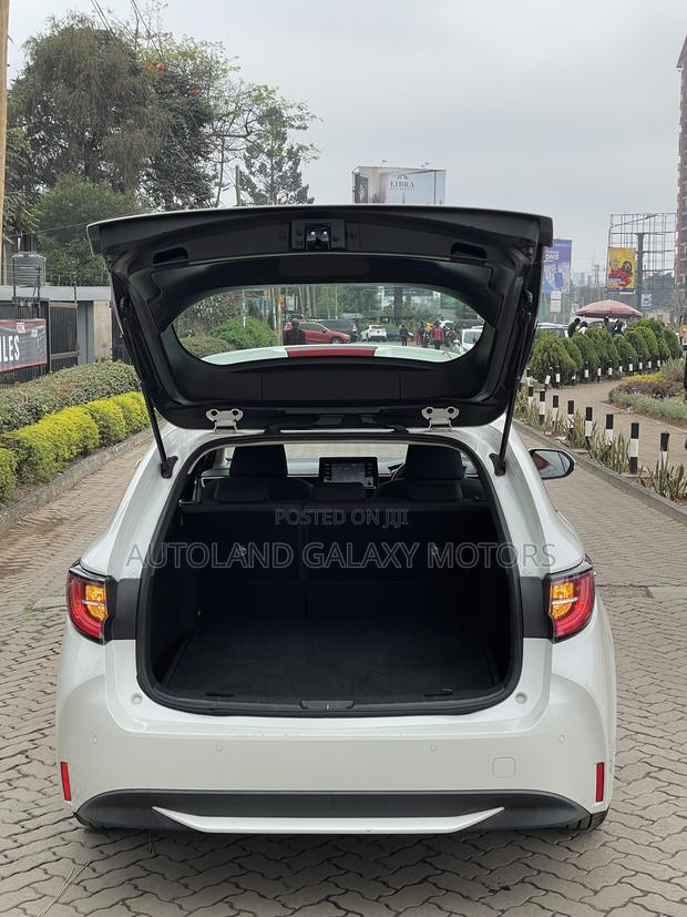 Toyota Corolla Touring 2019 White