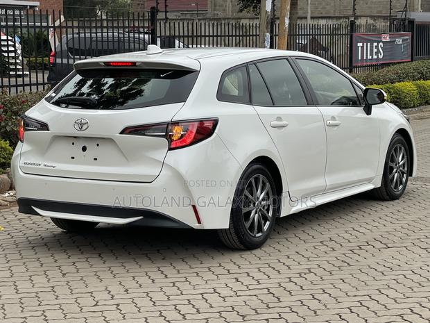 Toyota Corolla Touring 2019 White
