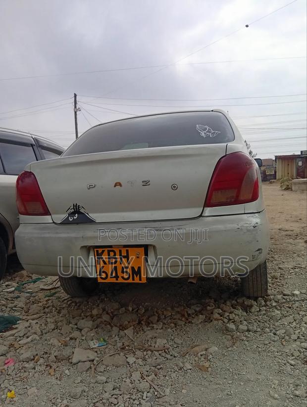 Toyota Platz 2002 Silver