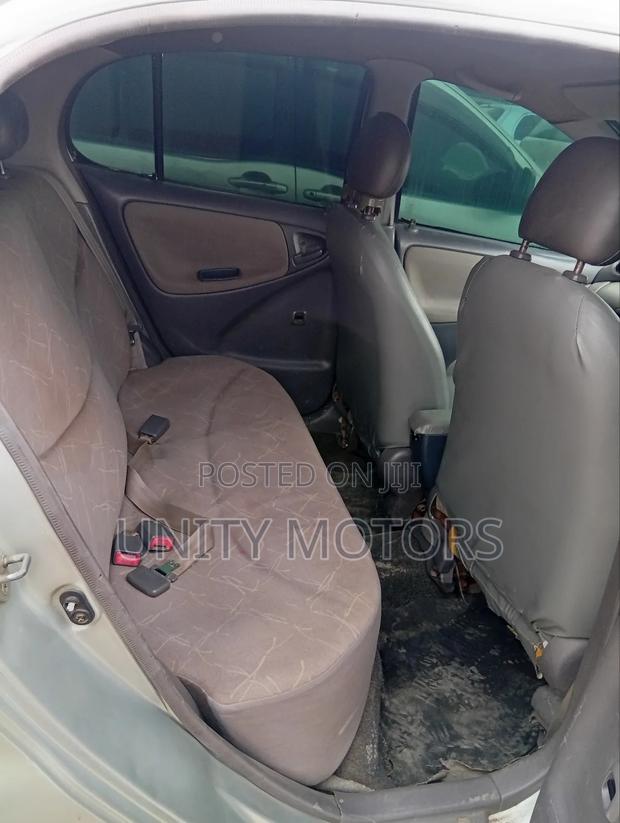 Toyota Platz 2002 Silver