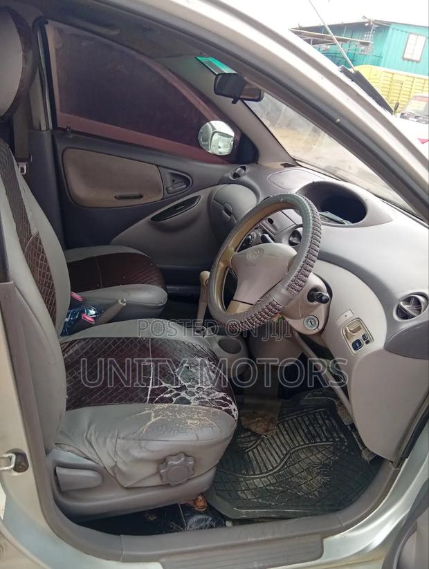 Toyota Platz 2003 Silver