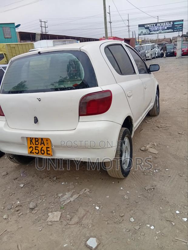 Toyota Vitz 2002 White